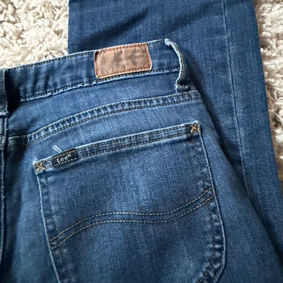 Classic Lee Women's Blue dark wash boot cut super cute women’s Straight Leg Jean - Picture 6 of 9